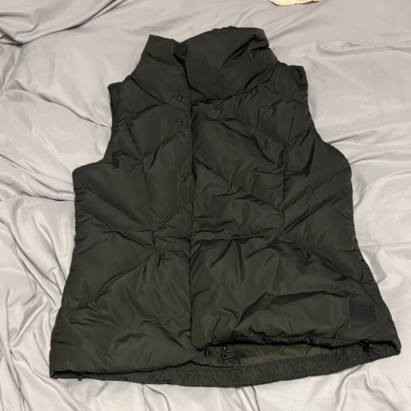 Under Armour Dark Green Puffer Vest - Picture 1 of 9